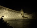 Nächtliche Augenblicke am am gefuteten Staudamm vom Möhnesee